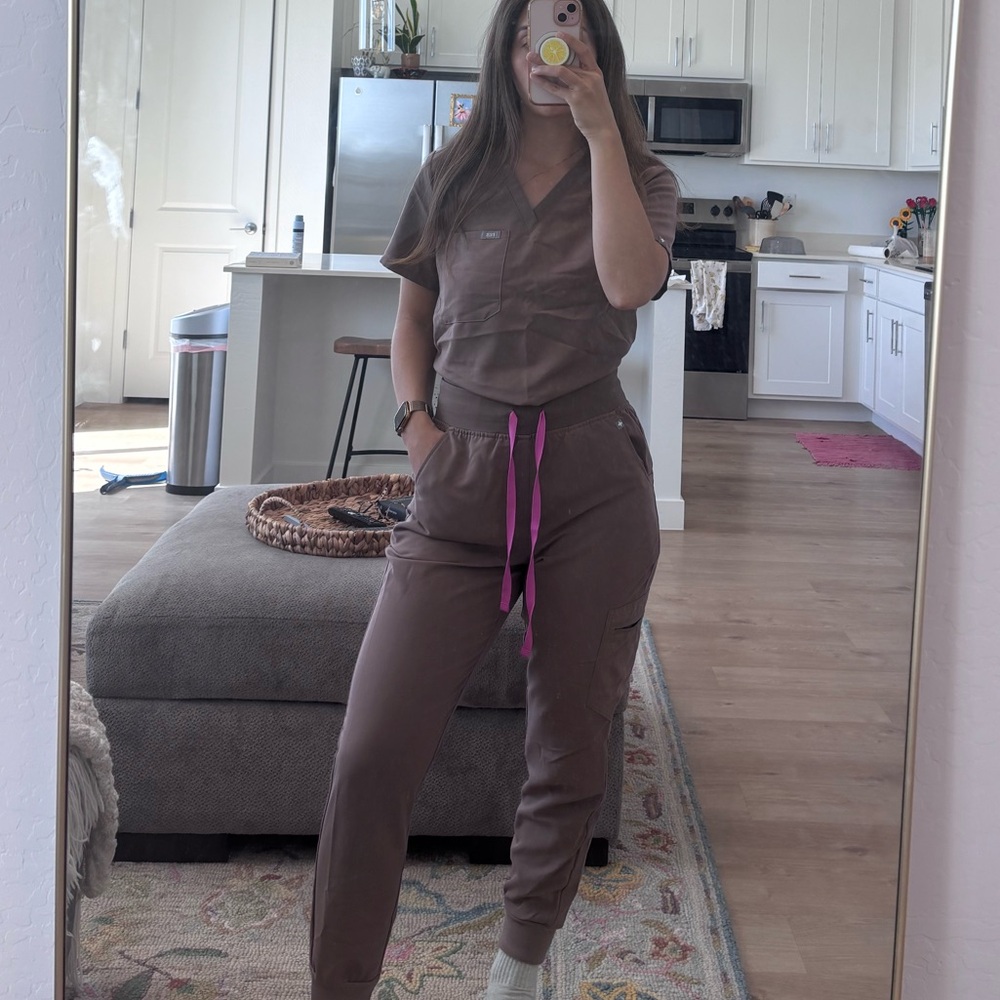 FIGS “smoky taupe” set